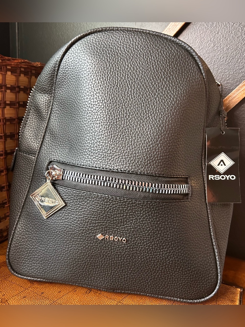 RSOYO Black Pebbled Leather Men's Backpack with Silver Accents -NWT-